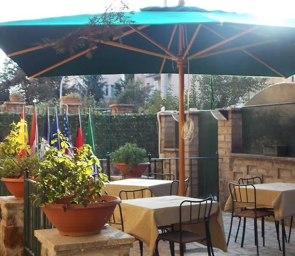 Acomodação com café da manhã  Domus Citta Giardino Roma